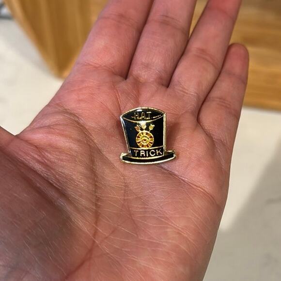 Vintage Hat Trick Top Hat Gold Tone Vintage Lapel Pin National Dart Association - Picture 1 of 3